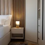 Апартаменти Penthouse With Roof Terrace And Hot Tub Задар