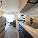 Penthouse With Roof Terrace And Hot Tub Апартаменти *