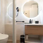 Апартаменти Penthouse With Roof Terrace And Hot Tub *