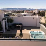 Апартаменти Penthouse With Roof Terrace And Hot Tub Задар