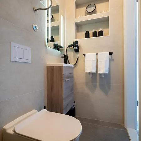 Penthouse With Roof Terrace And Hot Tub *