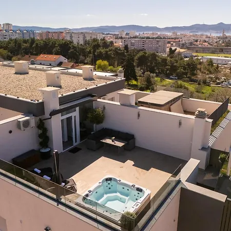 Penthouse With Roof Terrace And Hot Tub 公寓 *