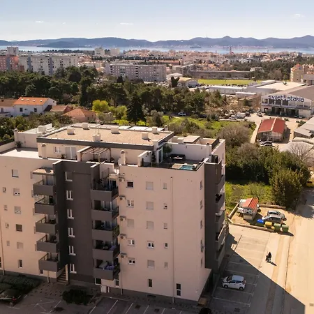 Penthouse With Roof Terrace And Hot Tub * 扎达尔