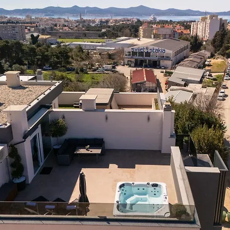 Penthouse With Roof Terrace And Hot Tub
