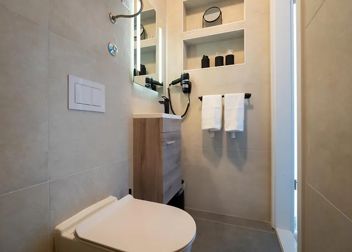 Penthouse With Roof Terrace And Hot Tub *