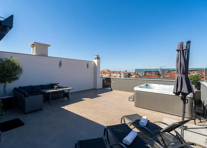 Penthouse With Roof Terrace And Hot Tub *