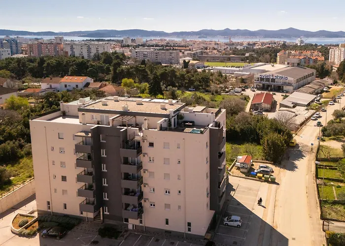 Penthouse With Roof Terrace And Hot Tub * 扎达尔