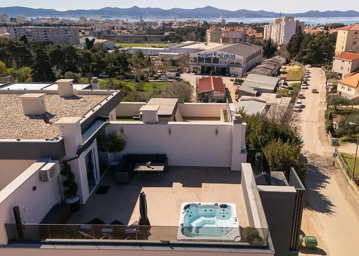 Penthouse With Roof Terrace And Hot Tub