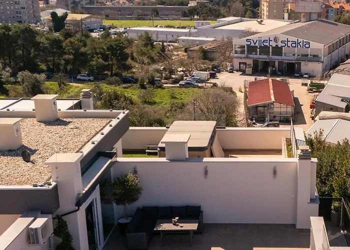 Penthouse With Roof Terrace And Hot Tub *