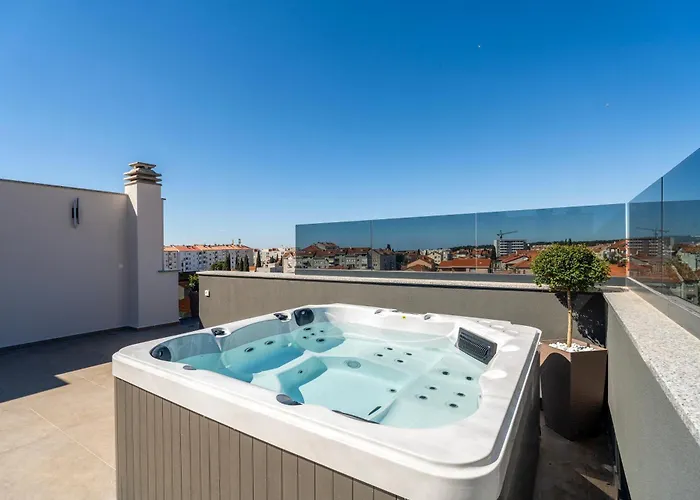 Penthouse With Roof Terrace And Hot Tub 公寓 *