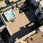 Penthouse With Roof Terrace And Hot Tub Apartman *