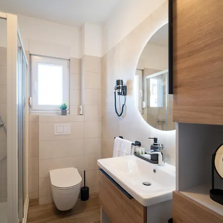 Penthouse With Roof Terrace And Hot Tub *