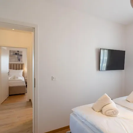 Penthouse With Roof Terrace And Hot Tub