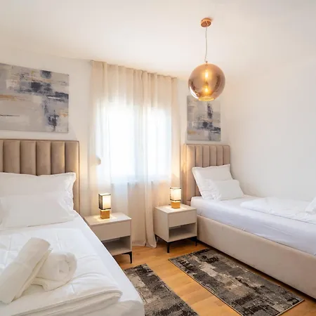 Penthouse With Roof Terrace And Hot Tub * Zadar