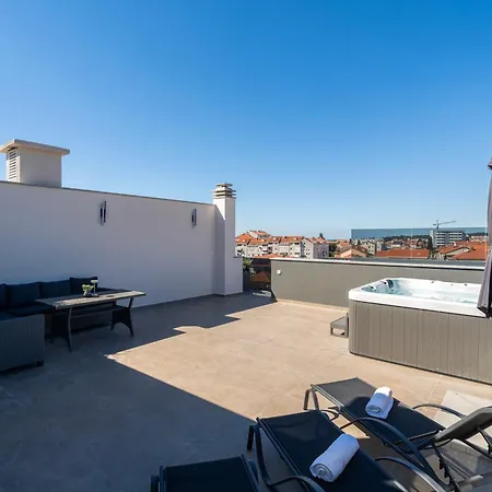 Penthouse With Roof Terrace And Hot Tub *