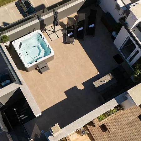 Penthouse With Roof Terrace And Hot Tub Appartement *