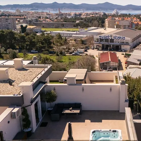 Penthouse With Roof Terrace And Hot Tub *