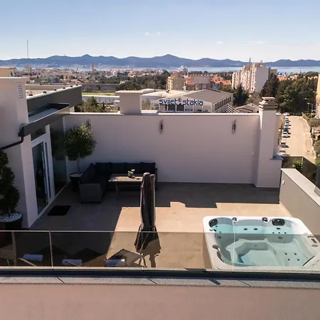 Appartement Penthouse With Roof Terrace And Hot Tub Zadar