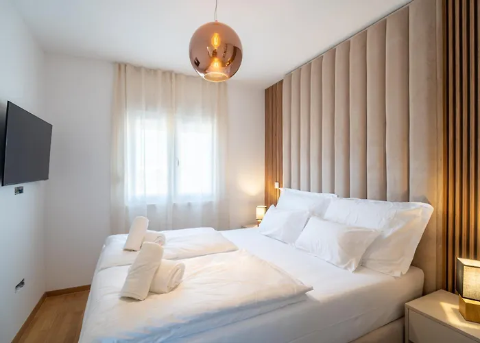 Penthouse With Roof Terrace And Hot Tub * Задар